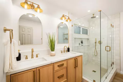 Bath - 1314 Condor Ct, Encinitas, CA 92024 photo 3 of 3