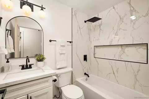 Bath - 980 Surfbird Way, Oceanside, CA 92057 photo 1 of 4