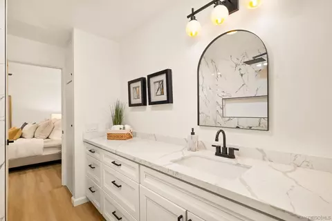 Bath - 980 Surfbird Way, Oceanside, CA 92057 photo 4 of 4