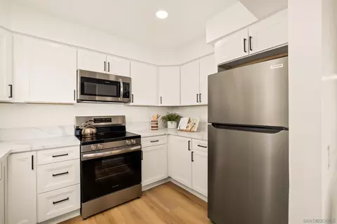 Kitchen - 980 Surfbird Way, Oceanside, CA 92057 photo 4 of 4