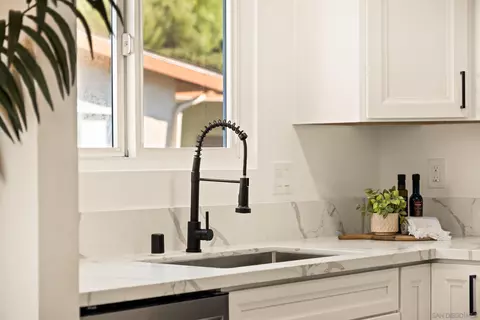 Kitchen - 980 Surfbird Way, Oceanside, CA 92057 photo 3 of 4
