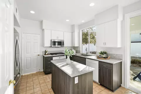 Kitchen - 12866 Poway Oaks Dr, Poway, CA 92064 photo 4 of 7