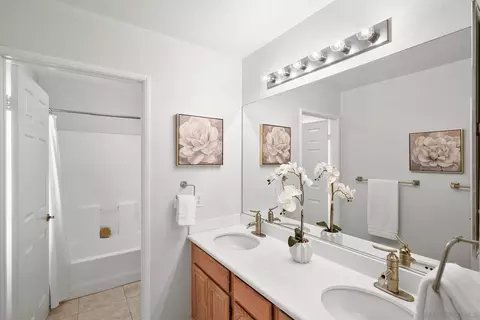 Bath - 12866 Poway Oaks Dr, Poway, CA 92064 photo 6 of 6