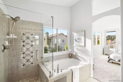 Bath - 12866 Poway Oaks Dr, Poway, CA 92064 photo 3 of 6
