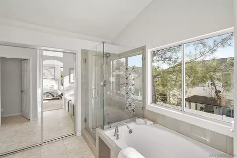Bath - 12866 Poway Oaks Dr, Poway, CA 92064 photo 2 of 6