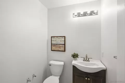 Bath - 12866 Poway Oaks Dr, Poway, CA 92064 photo 1 of 6