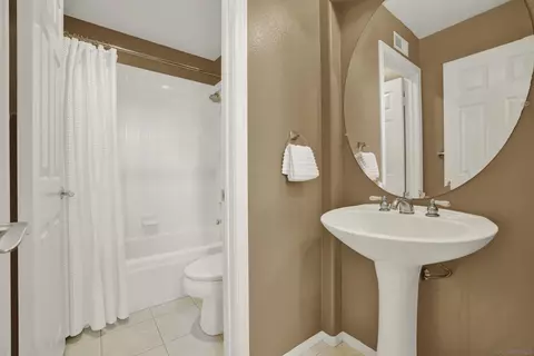 Bath - 6745 Tea Tree St, Carlsbad, CA 92011 photo 6 of 6
