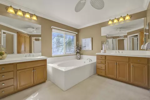 Bath - 6745 Tea Tree St, Carlsbad, CA 92011 photo 2 of 6
