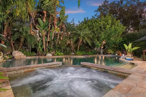 Exterior - 390 E Glaucus St, Encinitas, CA 92024 photo 2 of 7