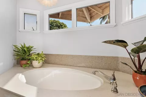 Bath - 390 E Glaucus St, Encinitas, CA 92024 photo 2 of 3