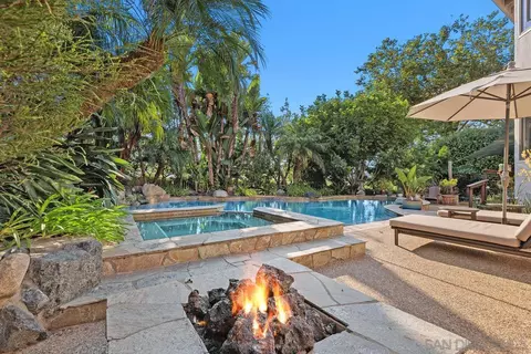 Exterior - 390 E Glaucus St, Encinitas, CA 92024 photo 3 of 7