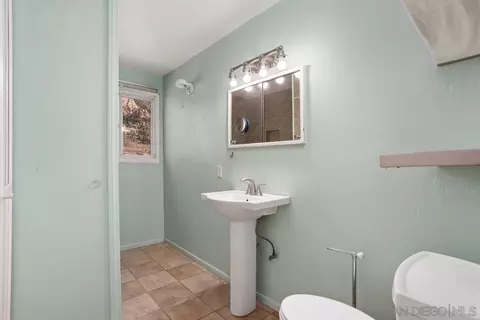 Bath - 15599 Oakvale Rd, Escondido, CA 92027 photo 1 of 3