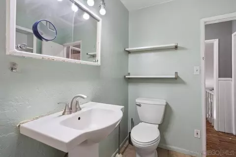 Bath - 15599 Oakvale Rd, Escondido, CA 92027 photo 3 of 3