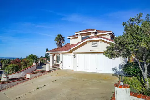 Exterior - 1320 Clear Crest Cir, Vista, CA 92084 photo 1 of 17