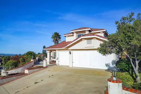 Exterior - 1320 Clear Crest Cir, Vista, CA 92084 photo 3 of 17