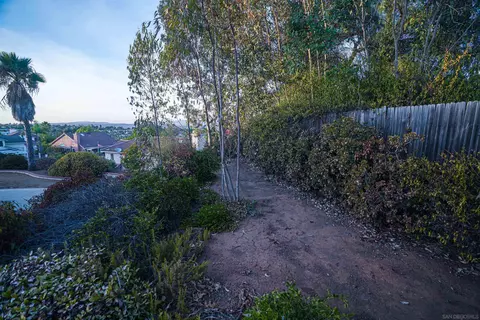 Exterior - 1320 Clear Crest Cir, Vista, CA 92084 photo 7 of 17