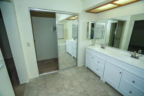 Bath - 1320 Clear Crest Cir, Vista, CA 92084 photo 3 of 4