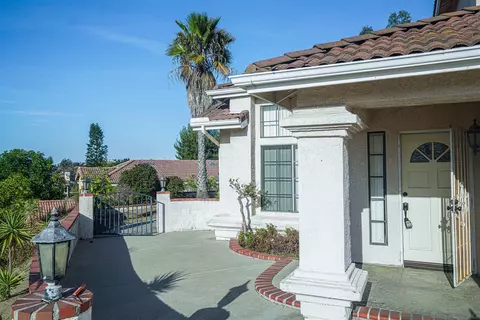 Exterior - 1320 Clear Crest Cir, Vista, CA 92084 photo 4 of 17