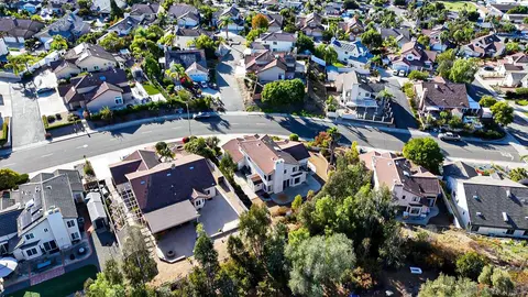 View/Area - 1320 Clear Crest Cir, Vista, CA 92084 photo 3 of 5