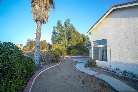 Exterior - 1320 Clear Crest Cir, Vista, CA 92084 photo 16 of 17