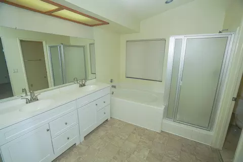 Bath - 1320 Clear Crest Cir, Vista, CA 92084 photo 1 of 4