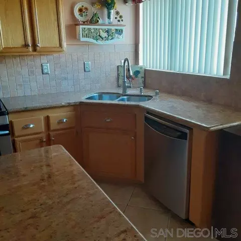 Kitchen - 81074 Aurora Ave, Indio, CA 92201 photo 4 of 5