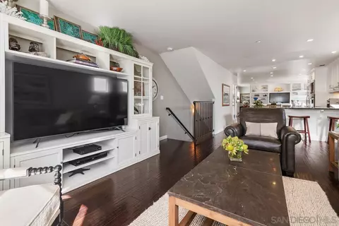 Living - 366 Forward UNIT B, La Jolla, CA 92037 photo 4 of 4