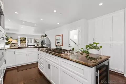 Kitchen - 366 Forward UNIT B, La Jolla, CA 92037 photo 5 of 5