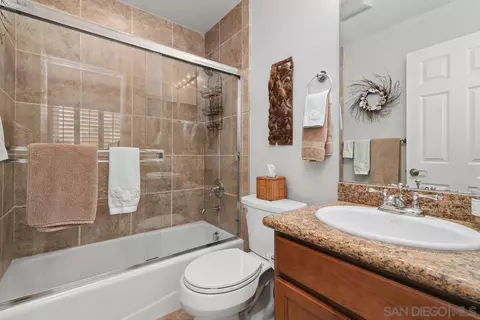 Bath - 366 Forward UNIT B, La Jolla, CA 92037 photo 5 of 5