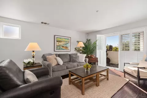 Living - 366 Forward UNIT B, La Jolla, CA 92037 photo 2 of 4