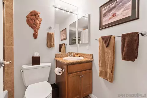 Bath - 366 Forward UNIT B, La Jolla, CA 92037 photo 3 of 5