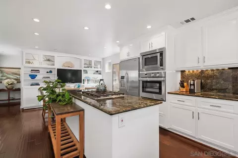 Kitchen - 366 Forward UNIT B, La Jolla, CA 92037 photo 3 of 5