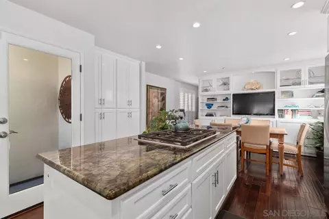 Kitchen - 366 Forward UNIT B, La Jolla, CA 92037 photo 4 of 5