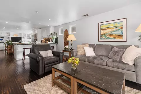 Living - 366 Forward UNIT B, La Jolla, CA 92037 photo 3 of 4