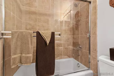 Bath - 366 Forward UNIT B, La Jolla, CA 92037 photo 4 of 5