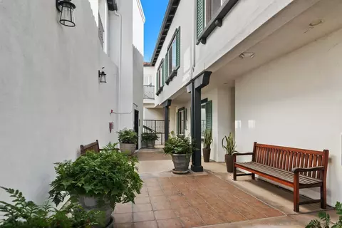 Exterior - 366 Forward UNIT B, La Jolla, CA 92037 photo 2 of 3