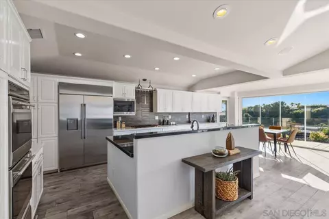 Kitchen - 5658 Caminito Genio, La Jolla, CA 92037 photo 3 of 6