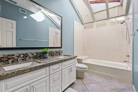 Bath - 5658 Caminito Genio, La Jolla, CA 92037 photo 5 of 5