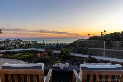 View/Area - 5658 Caminito Genio, La Jolla, CA 92037 photo 6 of 14