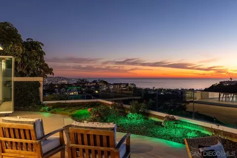 View/Area - 5658 Caminito Genio, La Jolla, CA 92037 photo 8 of 14