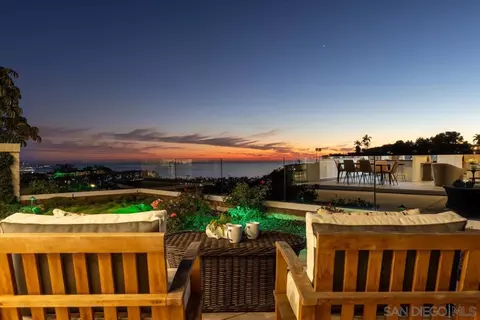 View/Area - 5658 Caminito Genio, La Jolla, CA 92037 photo 7 of 14