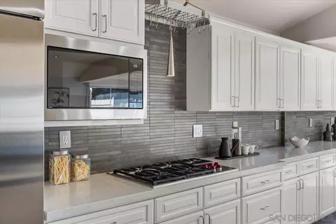 Kitchen - 5658 Caminito Genio, La Jolla, CA 92037 photo 5 of 6