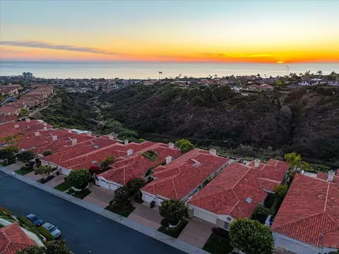 View/Area - 5658 Caminito Genio, La Jolla, CA 92037 photo 12 of 14