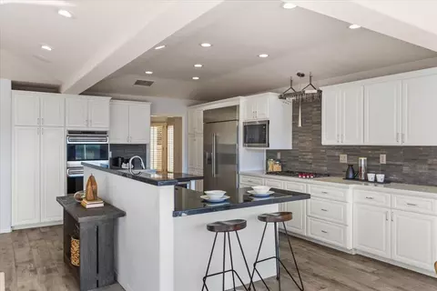 Kitchen - 5658 Caminito Genio, La Jolla, CA 92037 photo 6 of 6