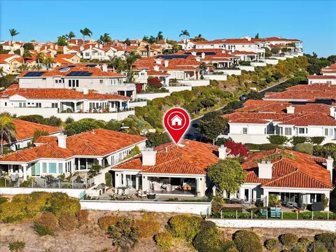 View/Area - 5658 Caminito Genio, La Jolla, CA 92037 photo 3 of 14