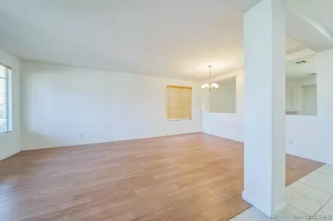 Living - 3358 Avocado Vista Ln, Fallbrook, CA 92028 photo 2 of 10
