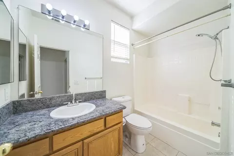 Bath - 3358 Avocado Vista Ln, Fallbrook, CA 92028 photo 2 of 3
