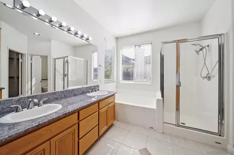 Bath - 3358 Avocado Vista Ln, Fallbrook, CA 92028 photo 3 of 3