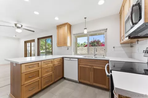 10567 Moorpark St, Spring Valley, CA 91978 photo 8
