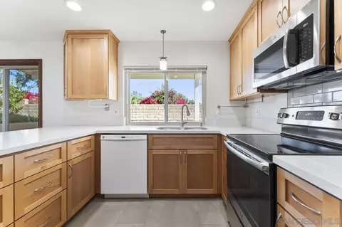 10567 Moorpark St, Spring Valley, CA 91978 photo 5